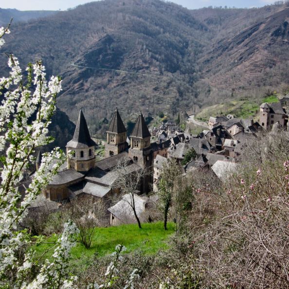 Conques sort du sommeil